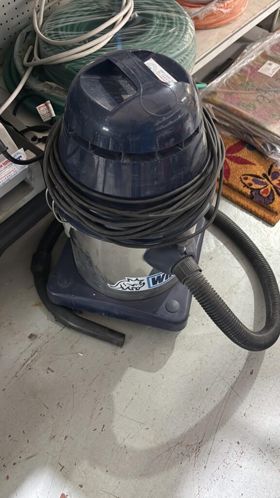 שואב אבק תעשייתי